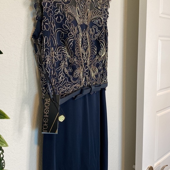 Tadashi Shoji Navy/Gold Sleeveless Gown - Size 6 - Picture 3 of 12